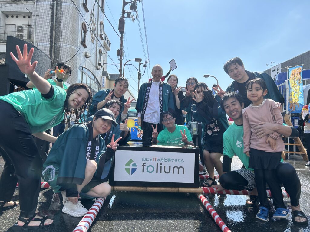 取締役社長CSO伊東（中央）と参加社員一同