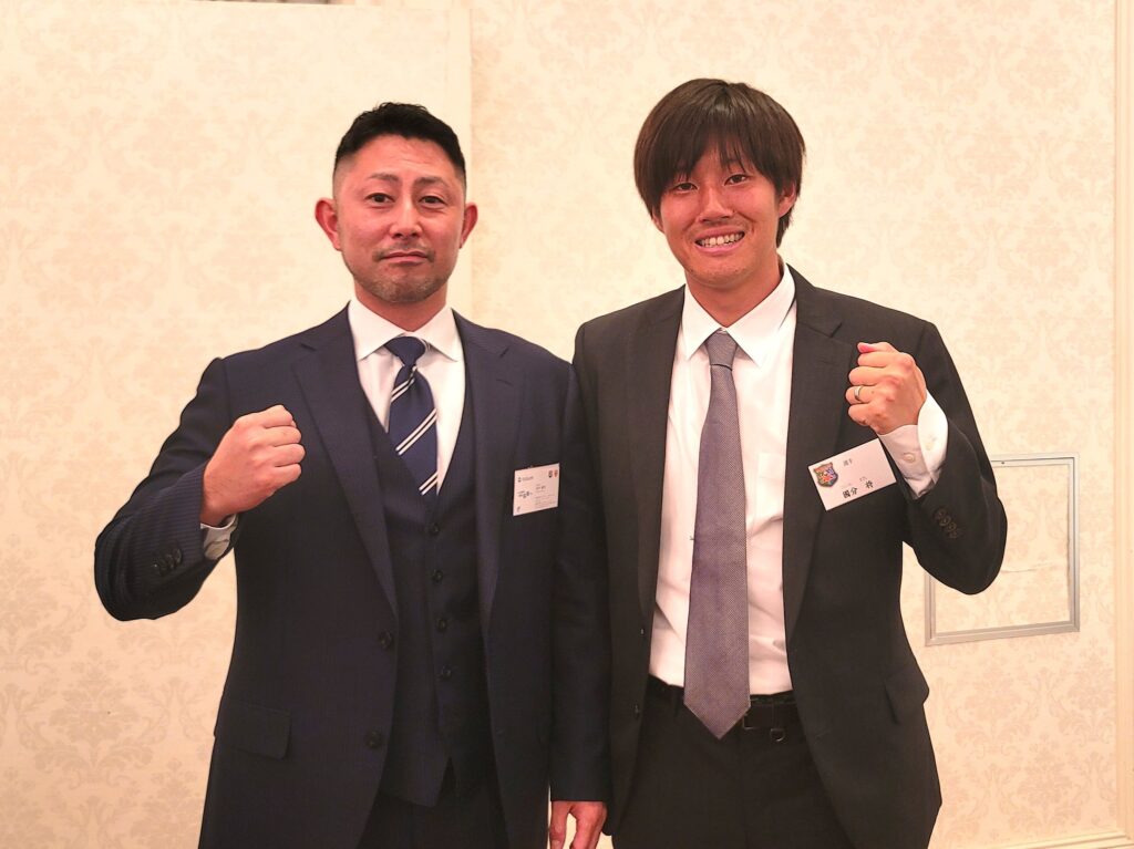 当社の取締役COO田中（左）と 國分将選手（右）