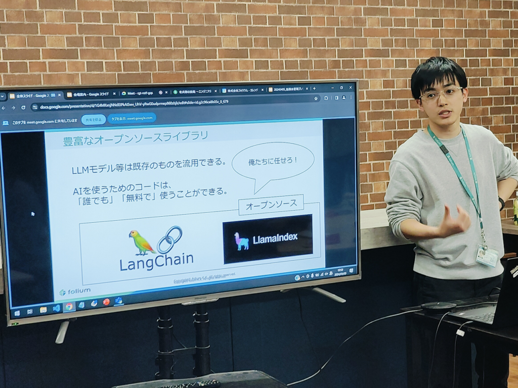 AIについてのプレゼンを行う宮田