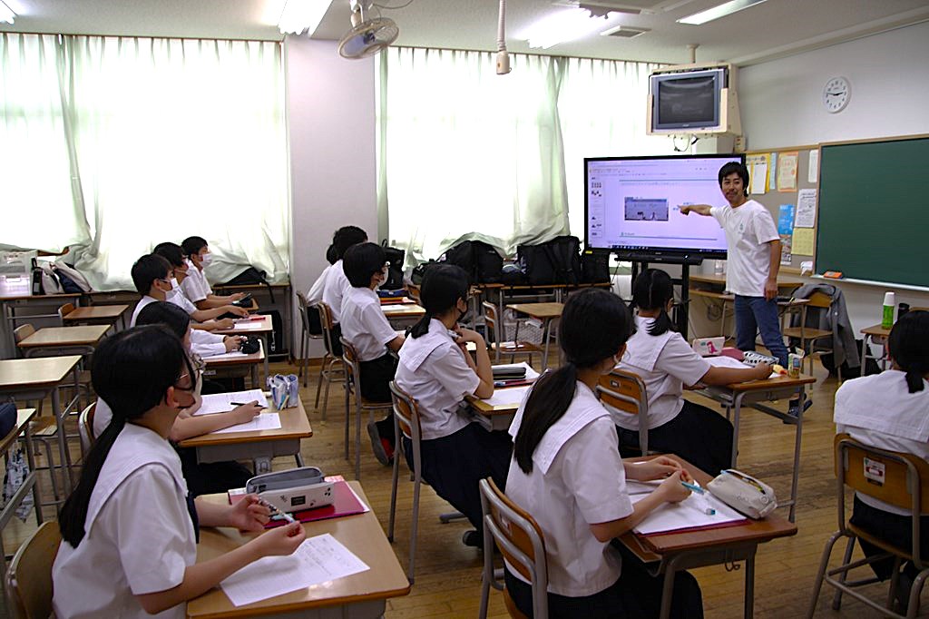 フォリウムの仕事をスライドで説明