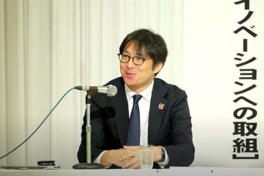 2023年の同イベントでパネルディスカッションのモデレーターを務めた取締役 紺野