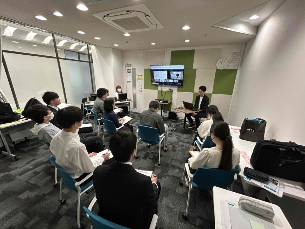 先輩社員によるストーリーテリングの様子