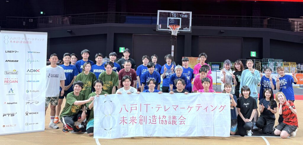 取締役COO田中（左）とテレマ協議会CUPの参加者